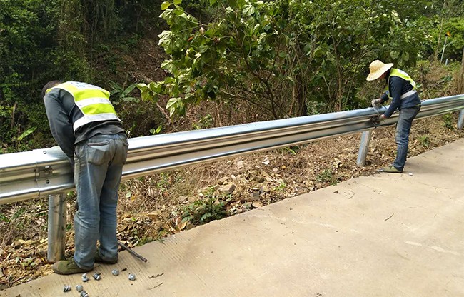 河源高速公路护栏的定期维护与保养
