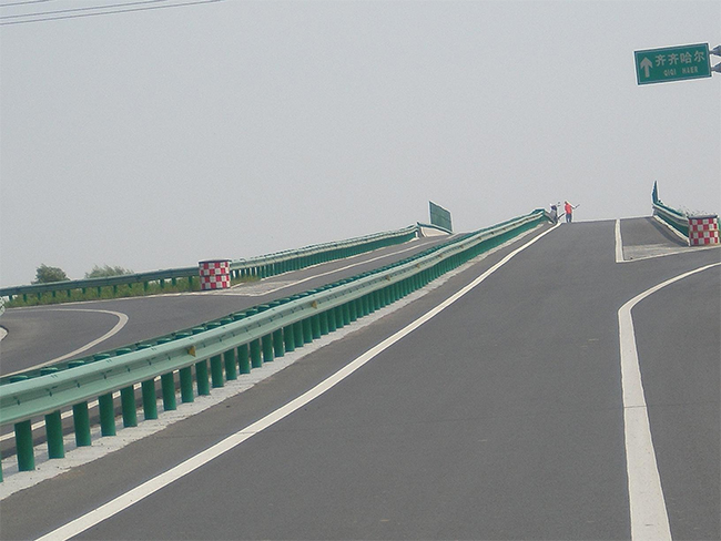 河源高速公路护栏的材质与规格